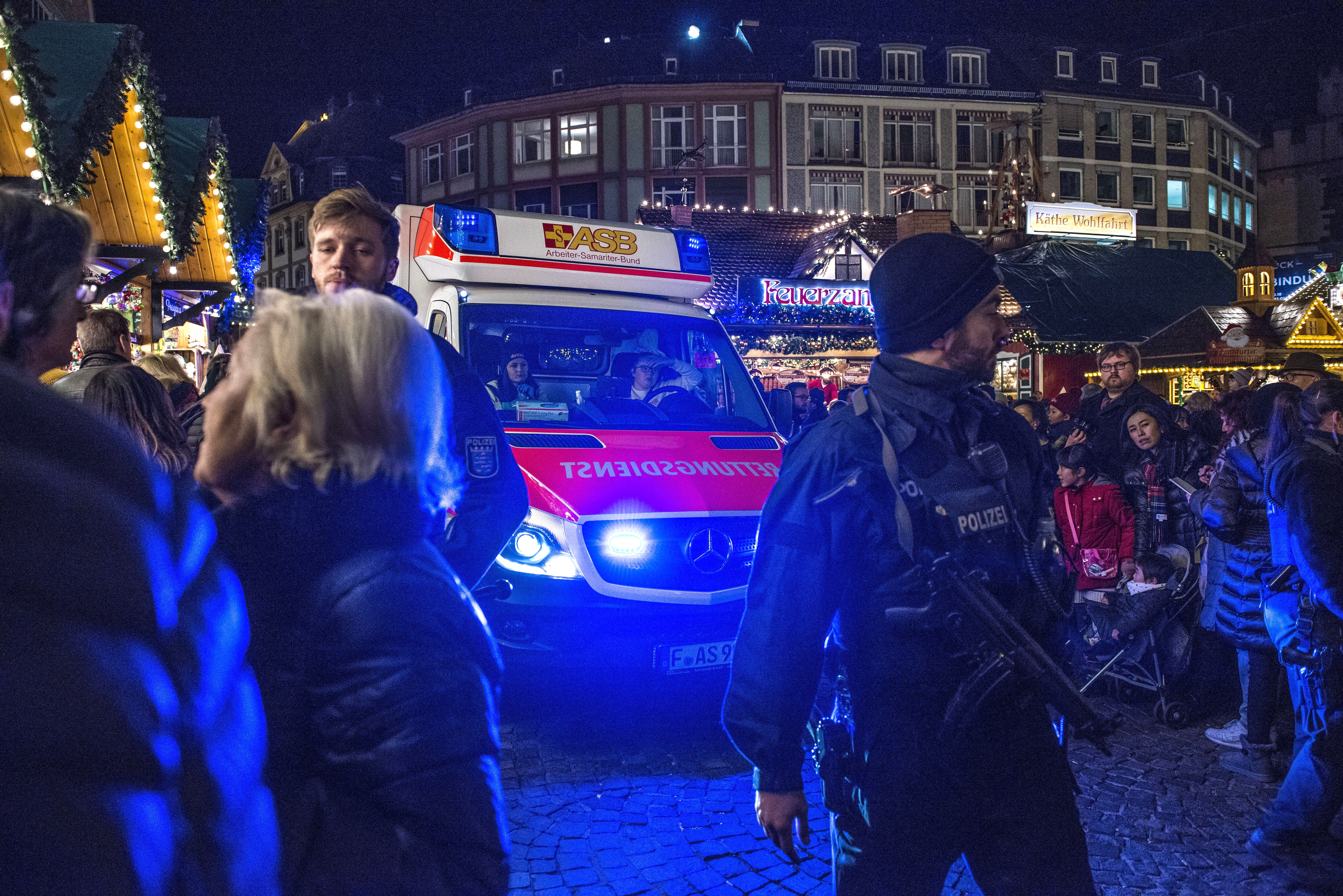 Anschlags-Drohung gegen Weihnachtsmarkt! Polizei sperrt Bereich ab!