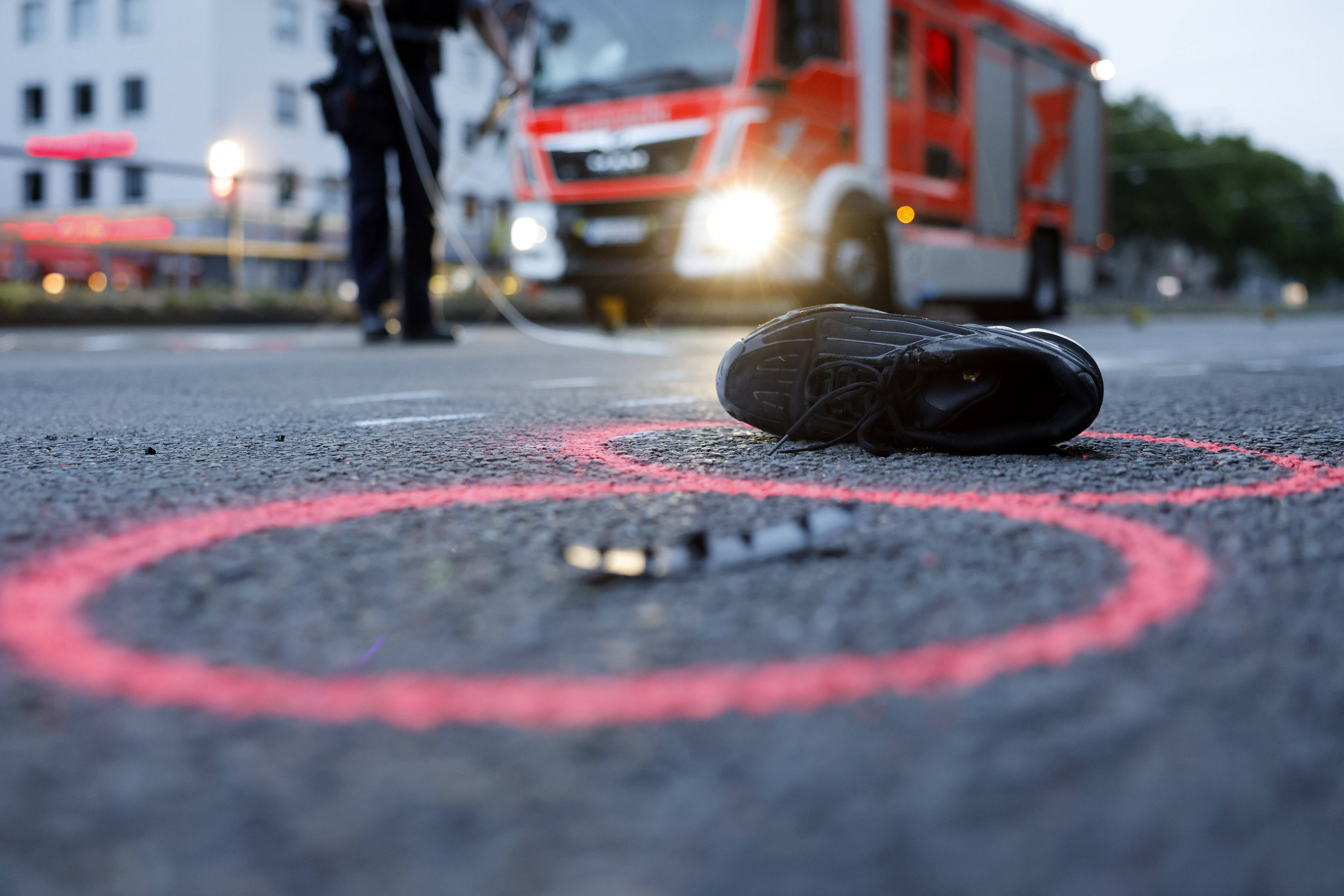 Tödlicher Unfall - LKW erfasst Radfahrer beim Abbiegen 