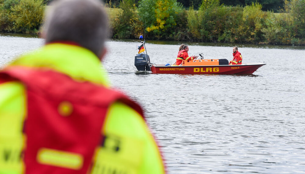 Familienvater ertrinkt vor den Augen seiner Söhne: Tragödie am Badesee!