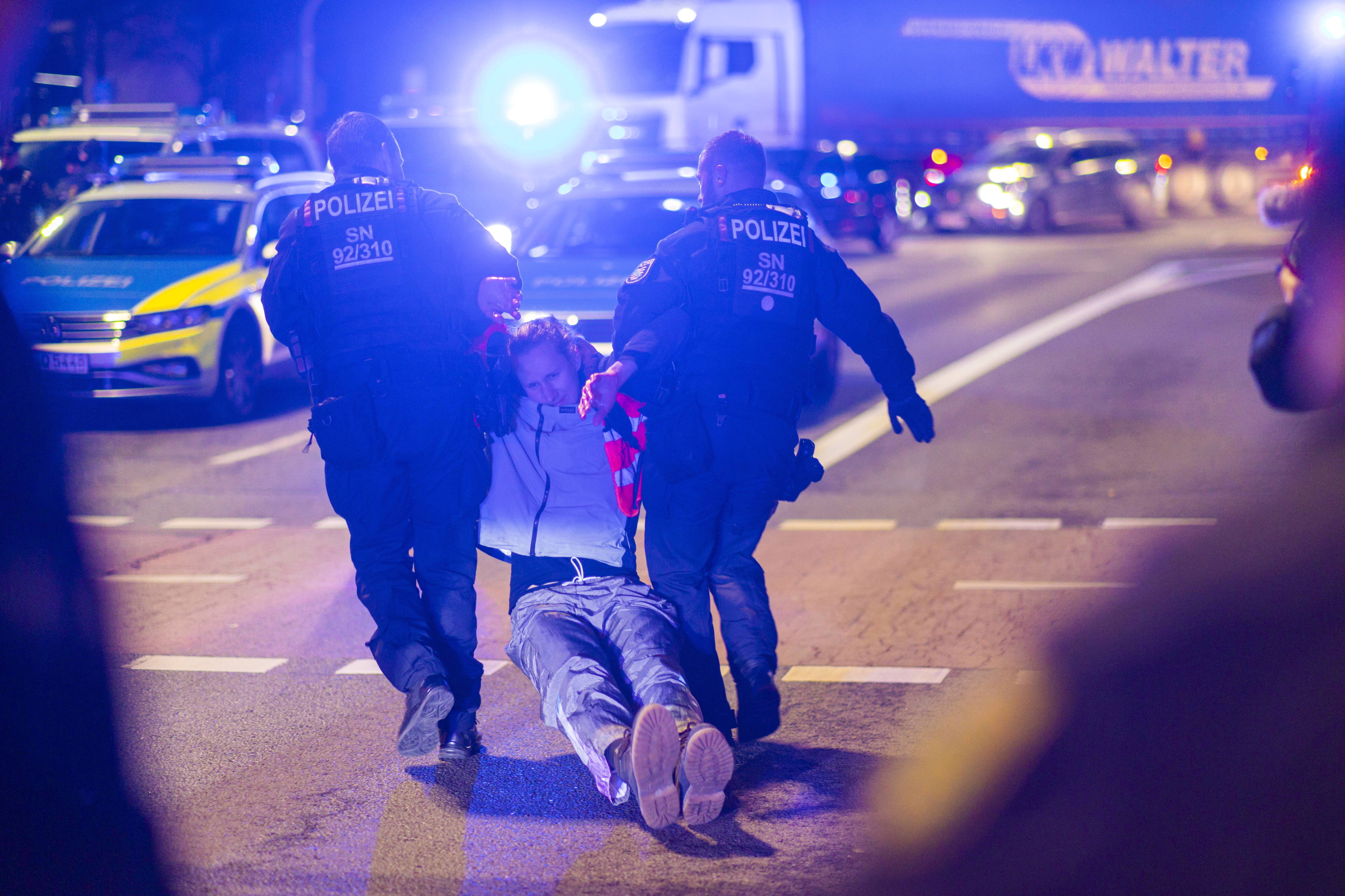 Lehrerin auf der A9 erschossen! Spektakuläre Festnahme - ist das der Killer?