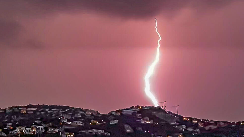 Unwetter! 2 Personen am Strand von Blitz erschlagen - Erschütterndes Video zeigt den Vorfall