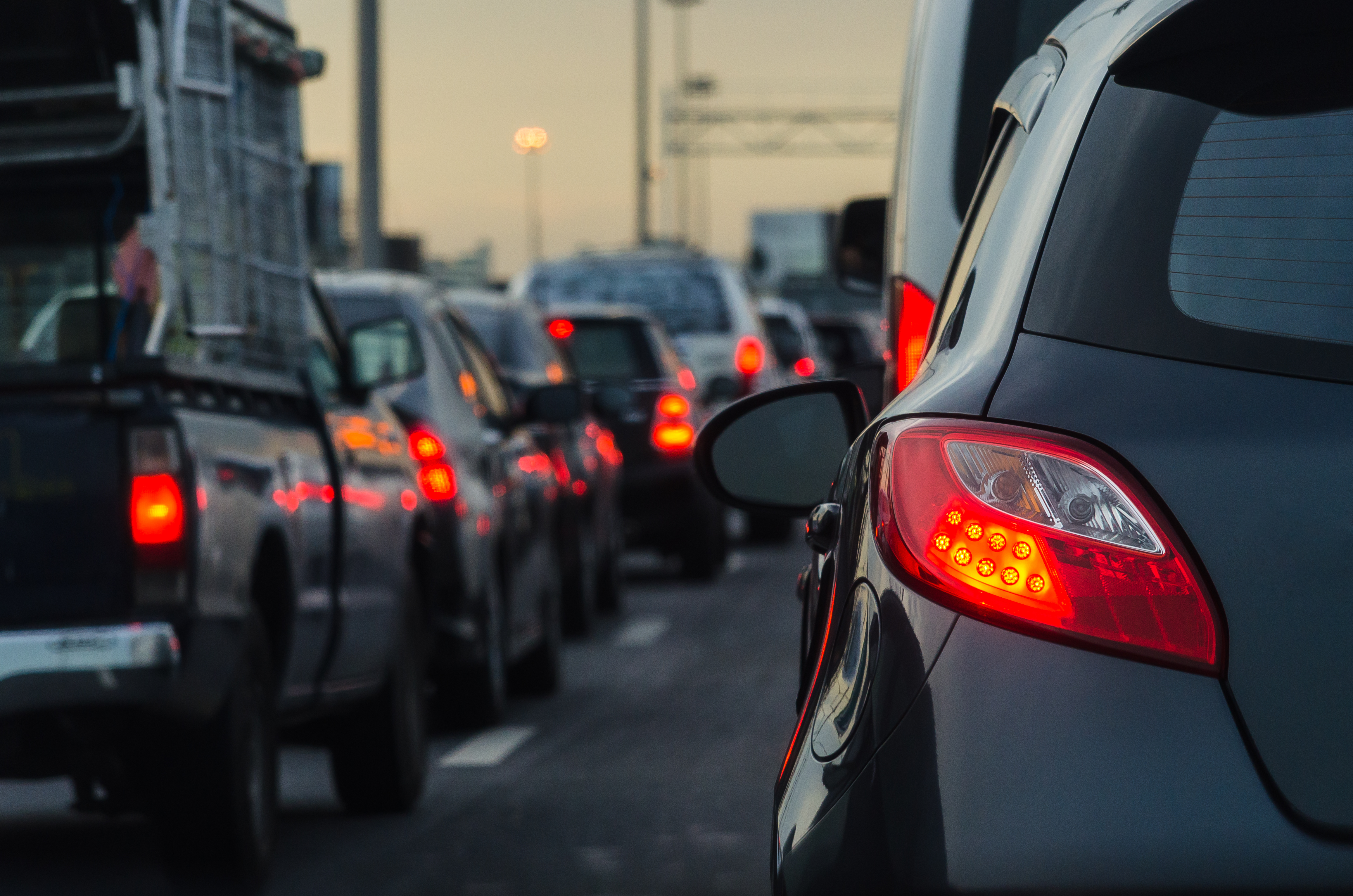 Vollsperrung! Autobahn komplett gesperrt! Behörden erwarten schwere Verkehrsbehinderungen 