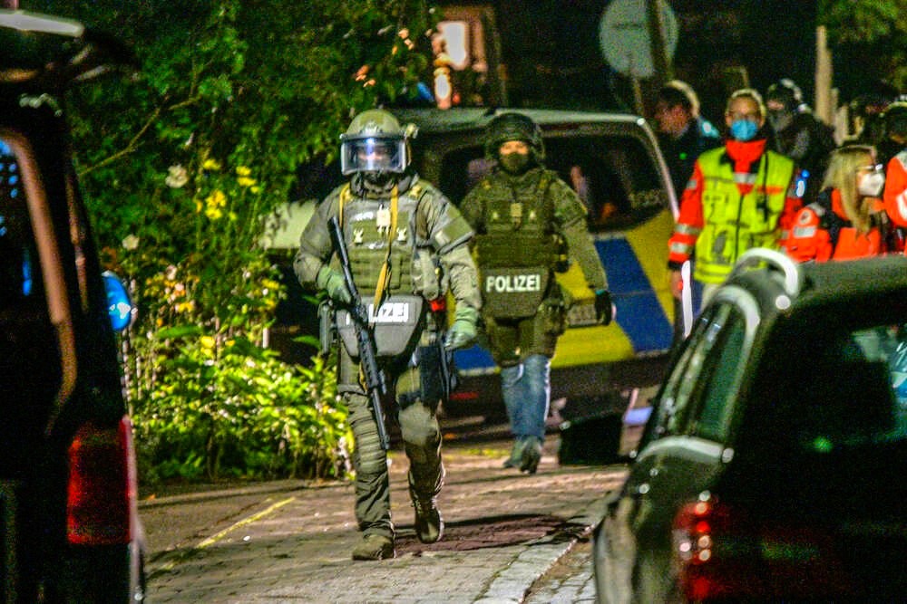 Eilmeldung! Ganzes Dorf abgeriegelt - SEK im Einsatz! Schüsse fallen - hier was bisher bekannt ist: