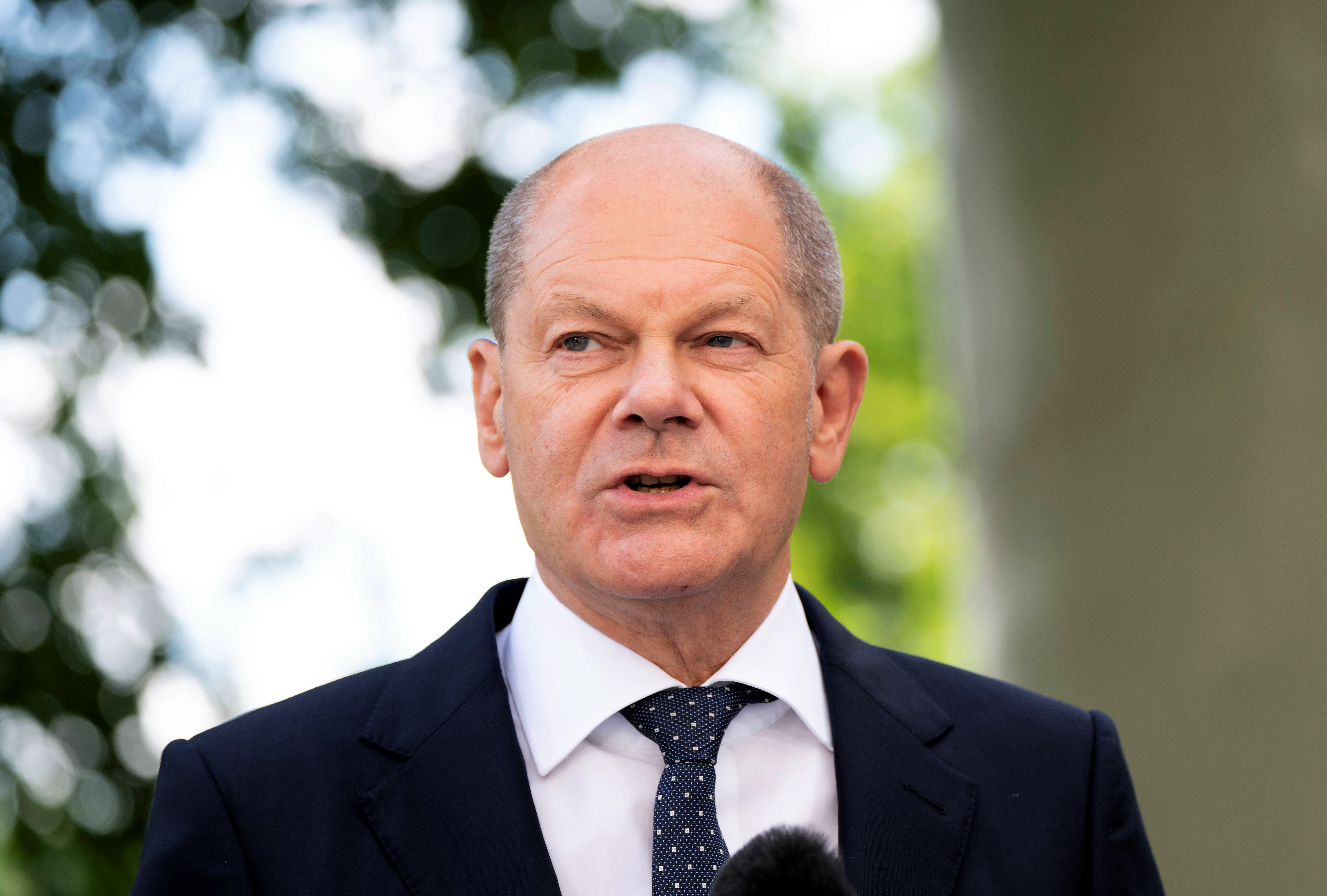 Notfall bei Olaf Scholz Rede in Solingen - plötzlich sind Rettungskräfte vor Ort!