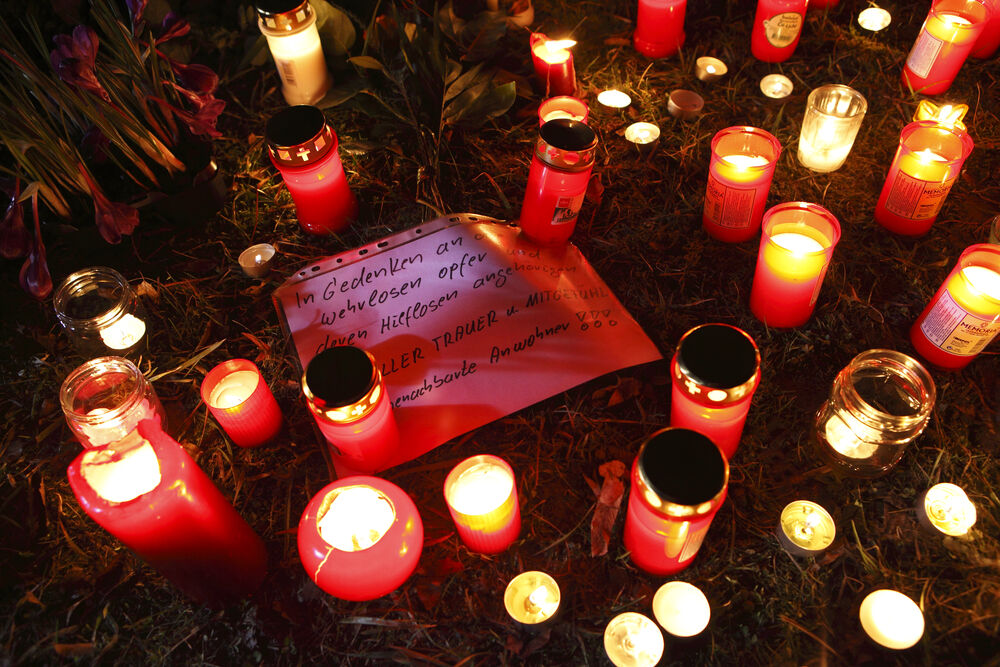Vater stirbt während der Beerdigung des Sohnes - Familie von Tragödie erschüttert