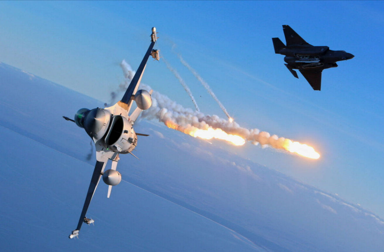 EILMELDUNG - Schwedische und britische Kampfjets fangen russisches Kampfflugzeug ab!
