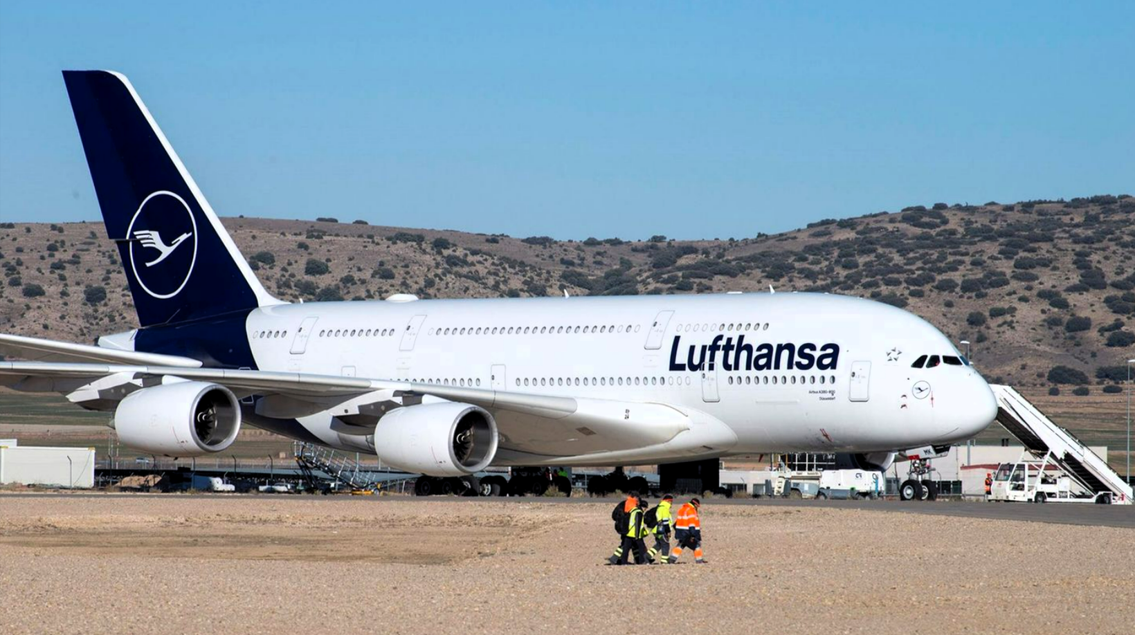 Eilmeldung! Indische Soldaten stürmen Lufthansa-Maschine - Mann droht "Ich bring Euch alle um!"
