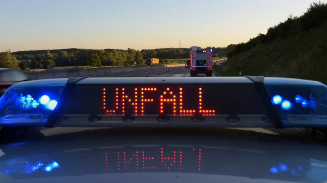 Vollsperrung! Unfallserie auf der Autobahn! Verkehrschaos mitten in der Ferienzeit